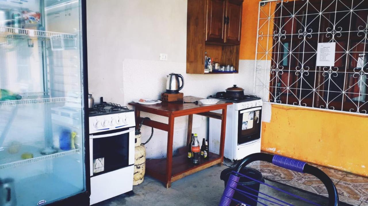 Auberge de jeunesse Alojamiento Picaflor Iguazu à Puerto Iguazú Extérieur photo